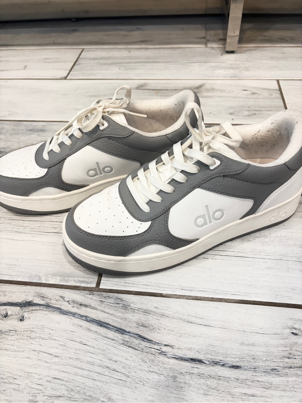 ALO recovery mode woman White and Grey Low-Top Sneakers